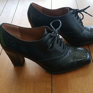 Franco Sarto black leather tie shoe like new